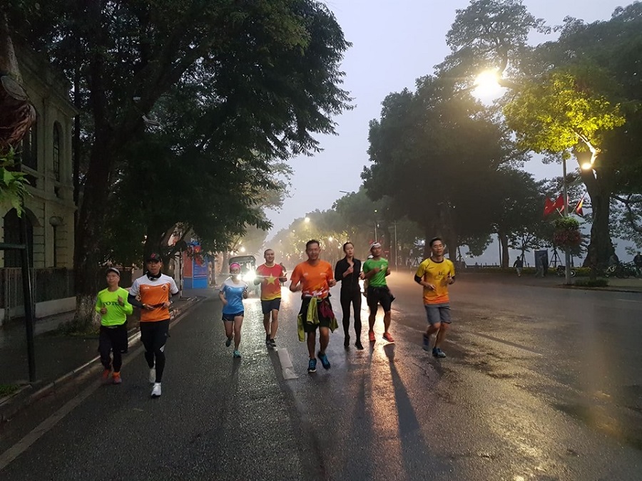 Ngày cuối năm, Runner múa chân vẽ hình chuột đón xuân Canh Tý Ngày cuối năm, Runner múa chân vẽ hình chuột đón xuân Canh Tý