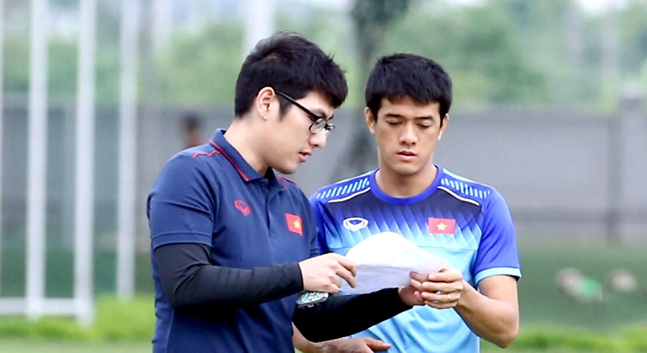 HLV Park Hang Seo chia tay trợ lý người Hàn Quốc