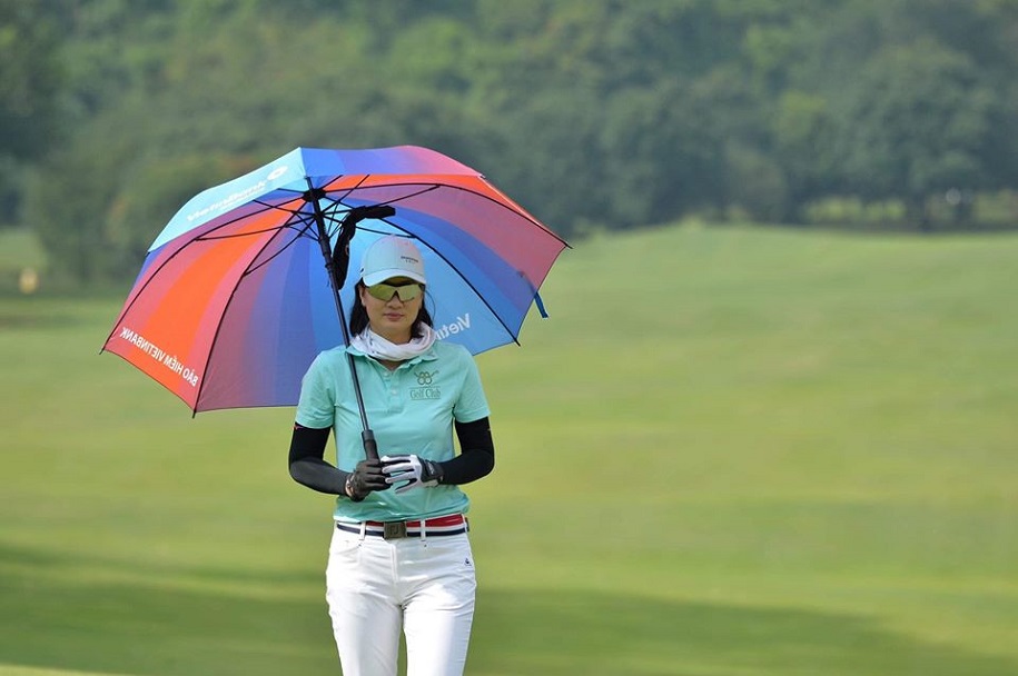 Hoa khôi bóng chuyền Kim Huệ bỗng dưng... thành golf thủ Hoa khôi bóng chuyền Kim Huệ bỗng dưng... thành golf thủ