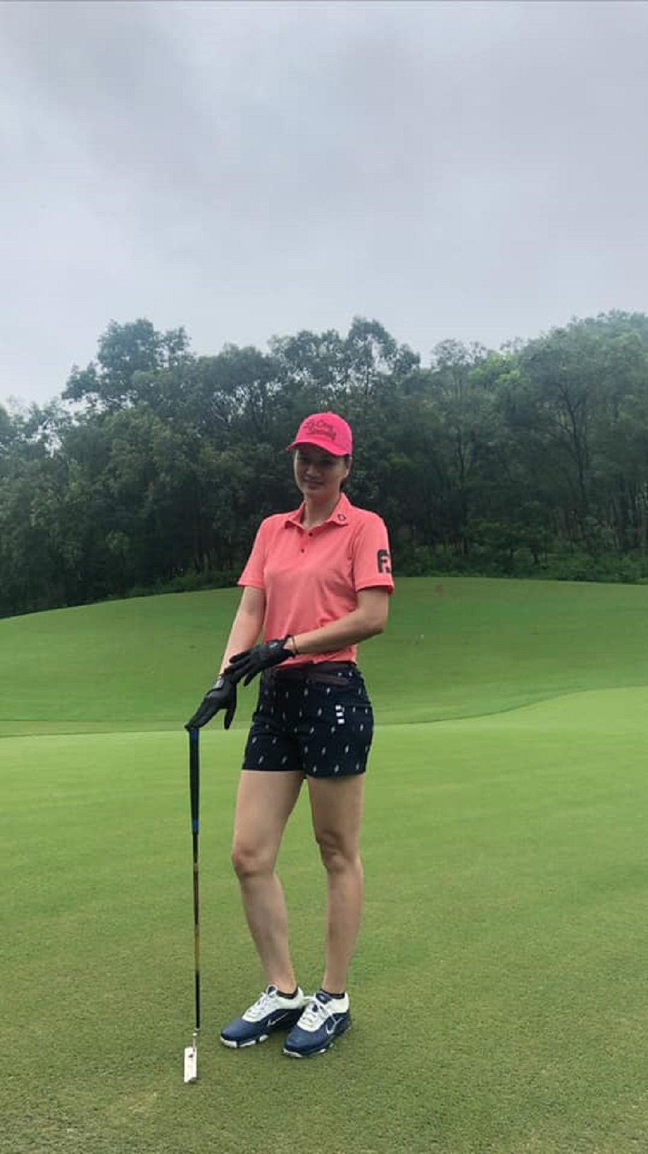 Hoa khôi bóng chuyền Kim Huệ bỗng dưng... thành golf thủ Hoa khôi bóng chuyền Kim Huệ bỗng dưng... thành golf thủ
