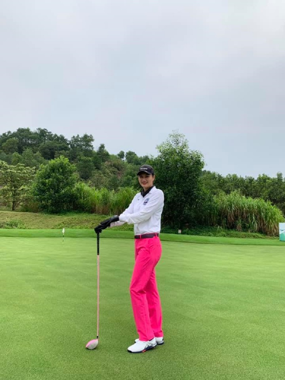 Hoa khôi bóng chuyền Kim Huệ bỗng dưng... thành golf thủ Hoa khôi bóng chuyền Kim Huệ bỗng dưng... thành golf thủ