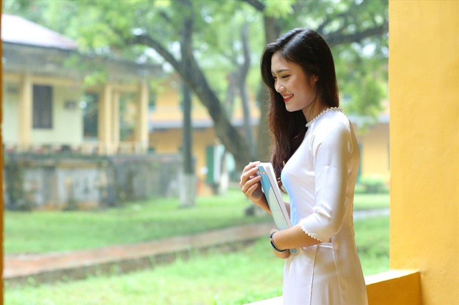 Trần Việt Hương - Tài sắc vẹn toàn mà không màng showbiz Trần Việt Hương - Tài sắc vẹn toàn mà không màng showbiz
