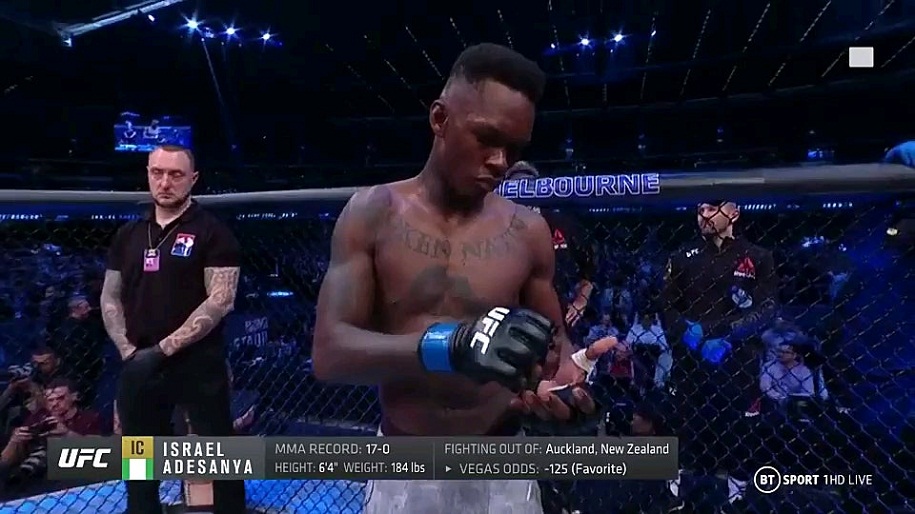 Những dấu hiệu chứng minh Israel Adesanya là Otaku hàng xịn