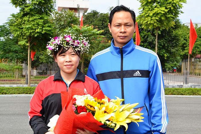 Ho&agrave;ng Thị Duy&ecirc;n: Từ g&aacute;nh củi rừng tr&ecirc;n vai đến giấc mơ huy chương Olympic cử tạ