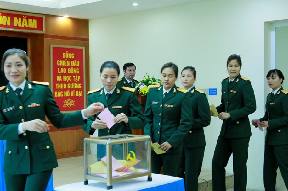 Nữ trung tá - Hoa khôi Phạm Thị Yến, 35 tuổi vẫn dành trọn tình yêu cho bóng chuyền Nữ trung tá - Hoa khôi Phạm Thị Yến, 35 tuổi vẫn dành trọn tình yêu cho bóng chuyền