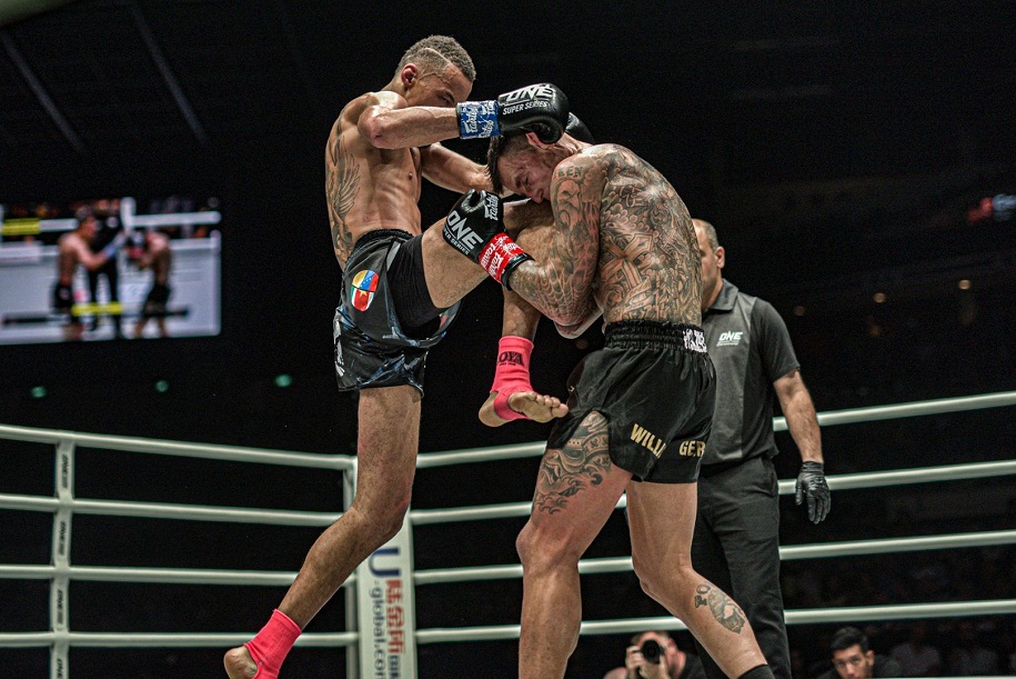 Điều gì làm Kickboxing Hà Lan khác biệt với những môn võ đánh đứng khác?