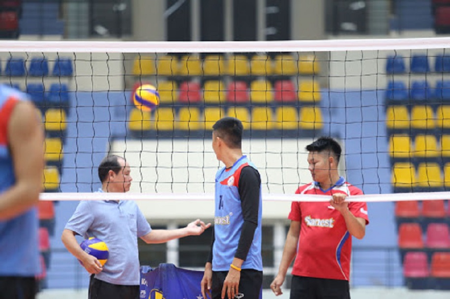 HLV Thái Quang Lai thành công với bóng chuyền cùng tấm bằng đại học môn...Điền kinh