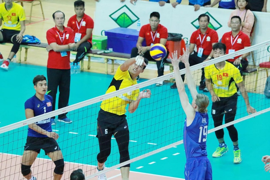 HLV Thái Quang Lai thành công với bóng chuyền cùng tấm bằng đại học môn...Điền kinh