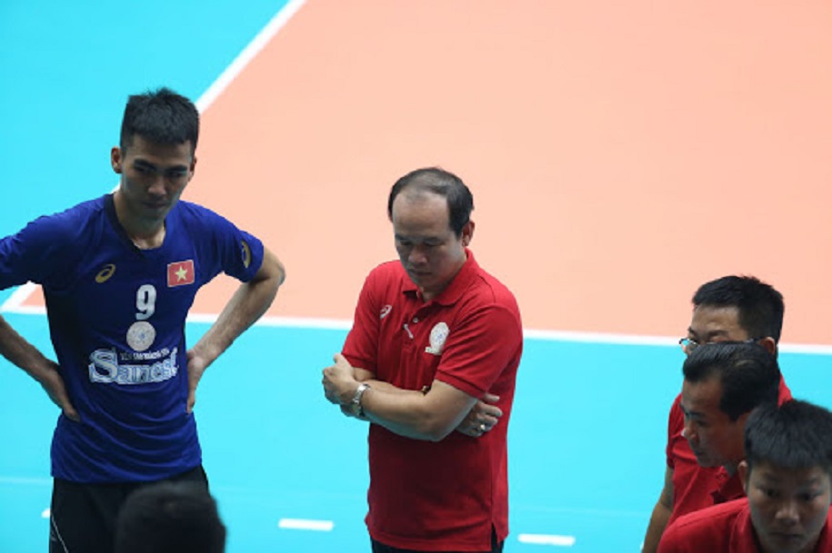 HLV Thái Quang Lai thành công với bóng chuyền cùng tấm bằng đại học môn...Điền kinh