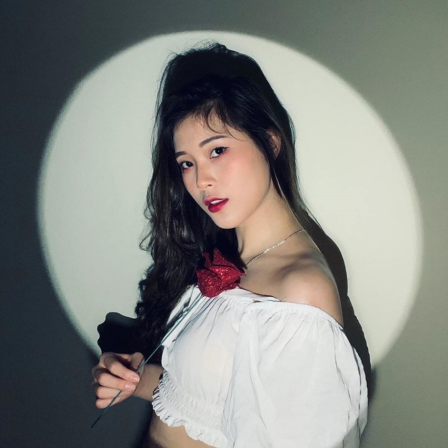 Đặng Thu Huyền: Người mẫu ảnh trong vai cầu thủ bóng chuyền