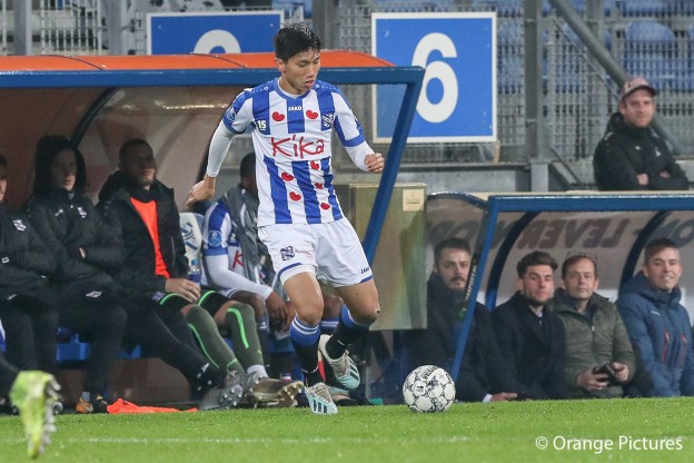 HLV Heerenveen chưa tìm ra đội hình ưng ý, Văn Hậu lại chờ cơ hội