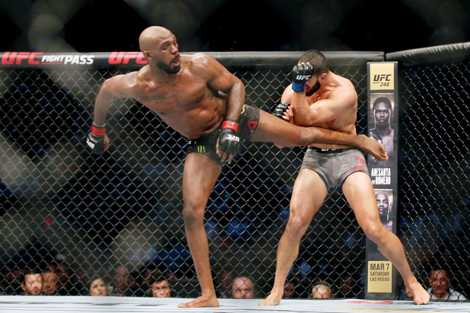 Soi lại các chỉ số tính điểm trận Jon Jones vs Dominick Reyes