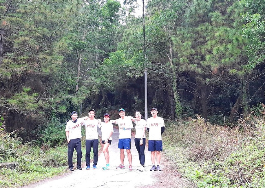 Thành viên Hai Phong Runners ra đảo Cát Bà chạy tránh dịch cúm virus corona lan rộng