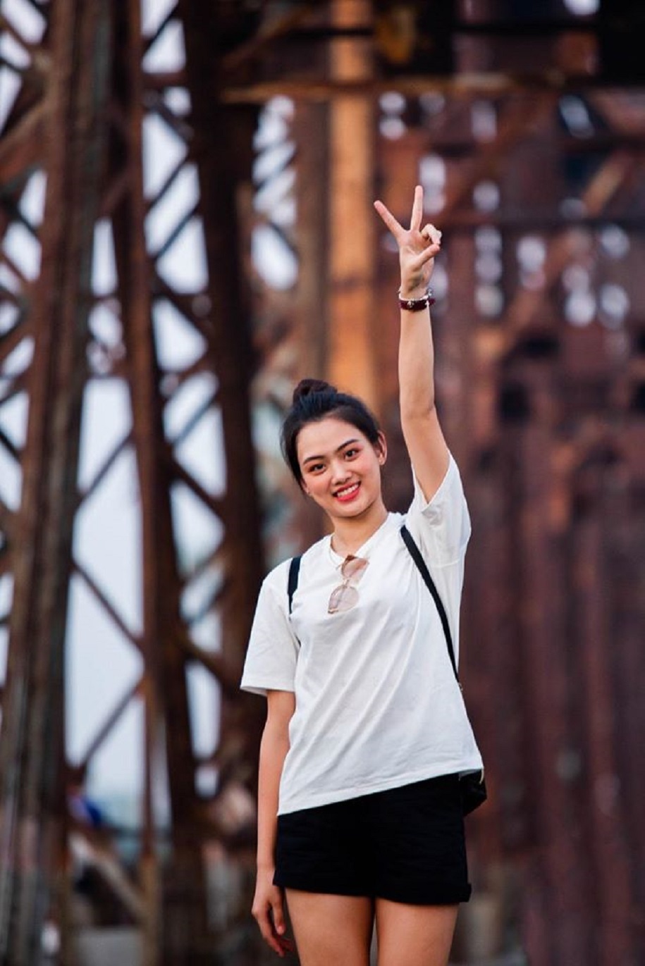 Nguyễn Thu Hoài: Chuyền hai hay Hoa hậu? Nguyễn Thu Hoài: Chuyền hai hay Hoa hậu?