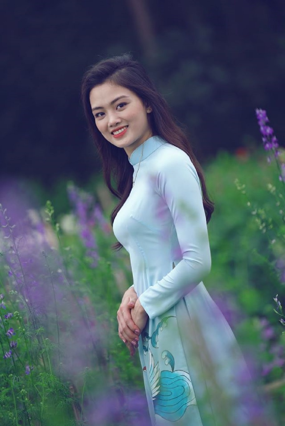 Nguyễn Thu Hoài: Chuyền hai hay Hoa hậu? Nguyễn Thu Hoài: Chuyền hai hay Hoa hậu?