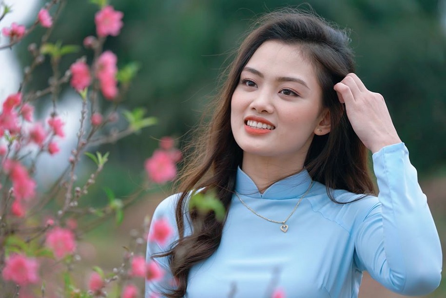 Nguyễn Thu Hoài: Chuyền hai hay Hoa hậu? Nguyễn Thu Hoài: Chuyền hai hay Hoa hậu?
