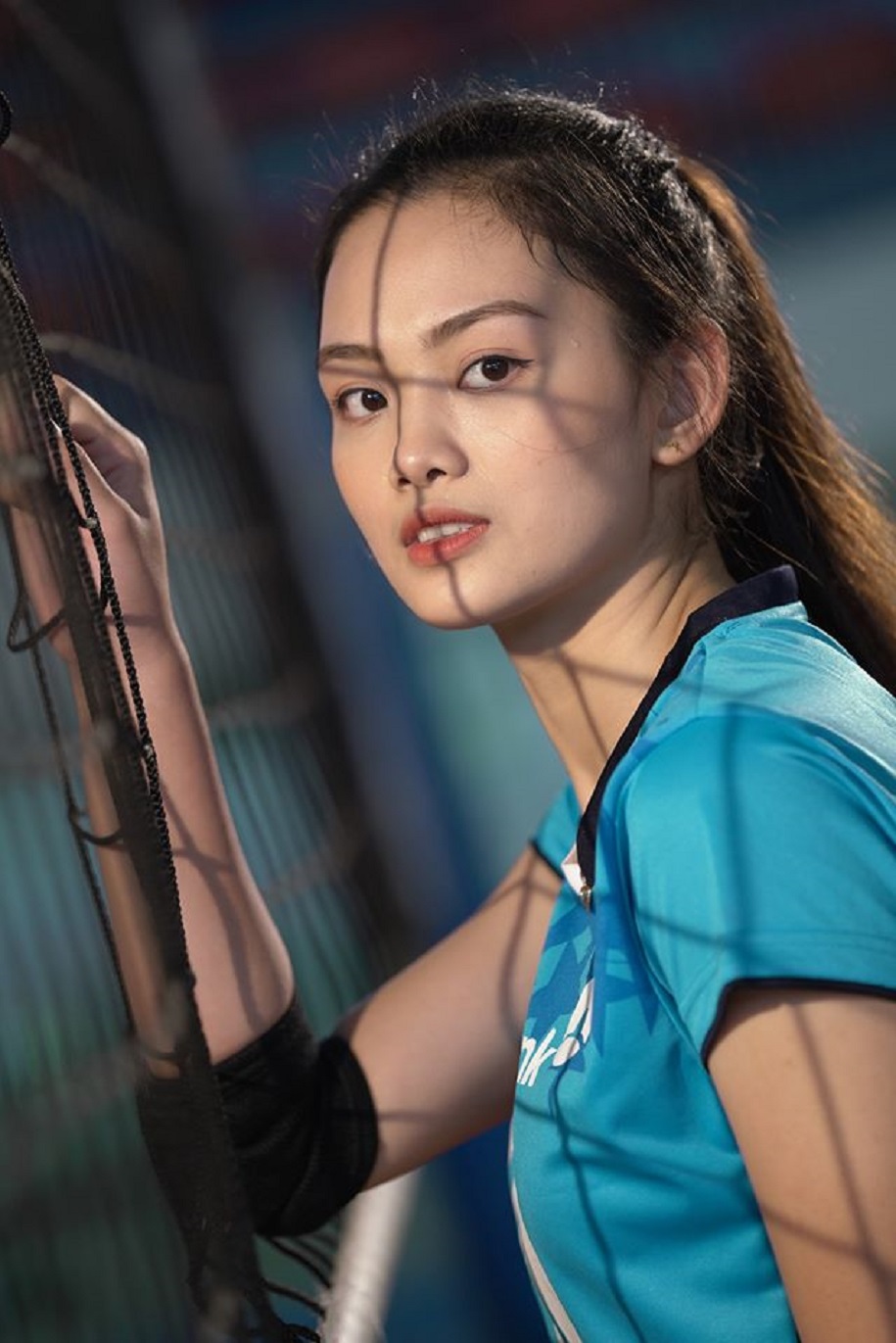 Nguyễn Thu Hoài: Chuyền hai hay Hoa hậu? Nguyễn Thu Hoài: Chuyền hai hay Hoa hậu?