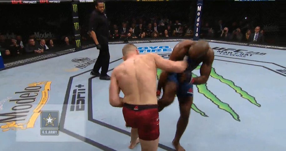 Kết quả UFC: Hoàng tử Ba Lan Jan Blachowicz thắng KO bất ngờ