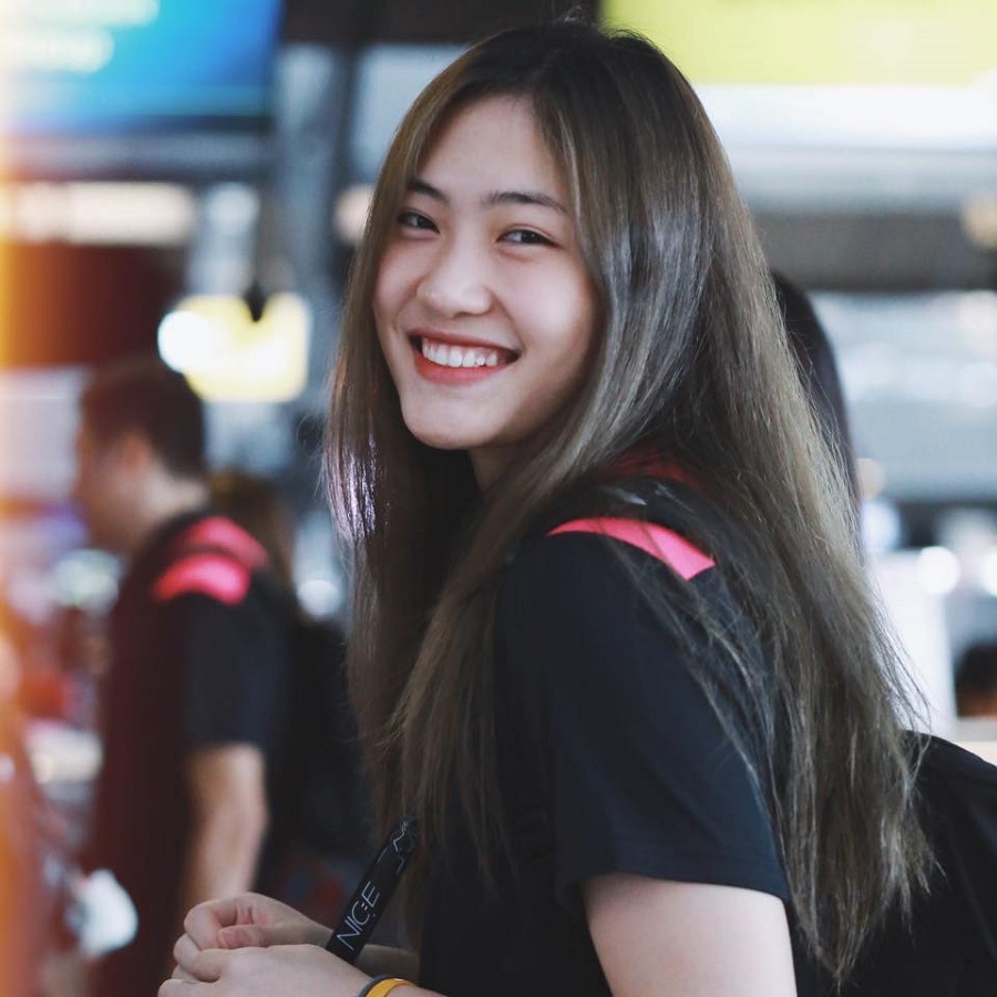 Đóa hồng xinh đẹp Trần Việt Hương tỏa sáng trong màu áo Thông tin Liên Việt Postbank Đóa hồng xinh đẹp Trần Việt Hương tỏa sáng trong màu áo Thông tin Liên Việt Postbank
