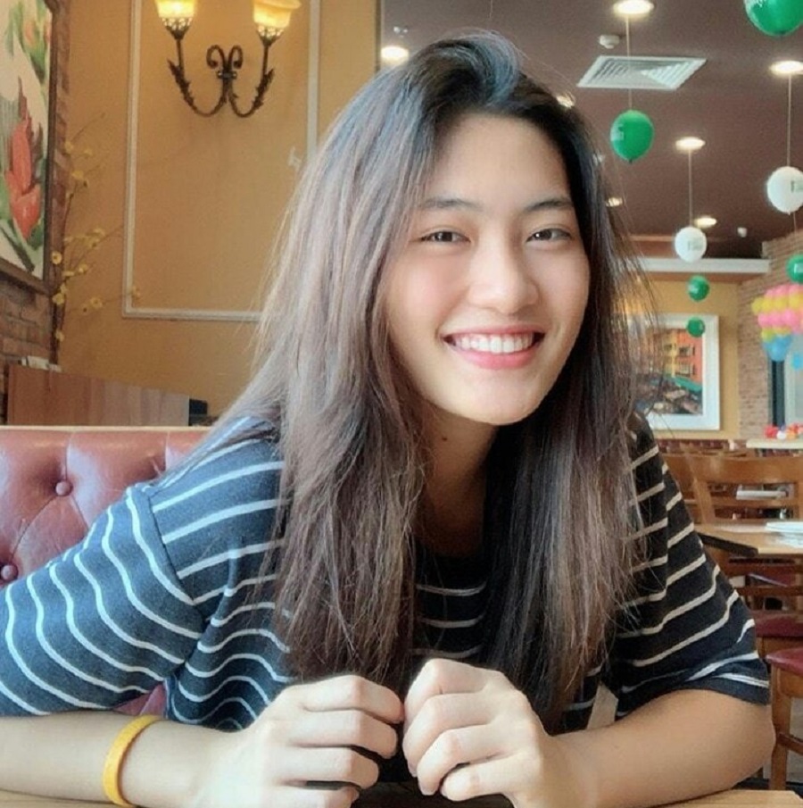 Đóa hồng xinh đẹp Trần Việt Hương tỏa sáng trong màu áo Thông tin Liên Việt Postbank Đóa hồng xinh đẹp Trần Việt Hương tỏa sáng trong màu áo Thông tin Liên Việt Postbank