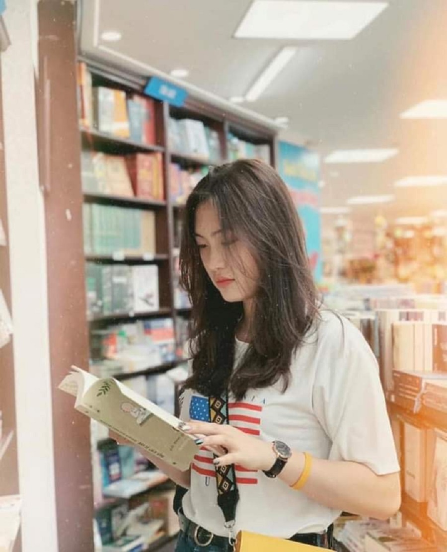 Đóa hồng xinh đẹp Trần Việt Hương tỏa sáng trong màu áo Thông tin Liên Việt Postbank Đóa hồng xinh đẹp Trần Việt Hương tỏa sáng trong màu áo Thông tin Liên Việt Postbank