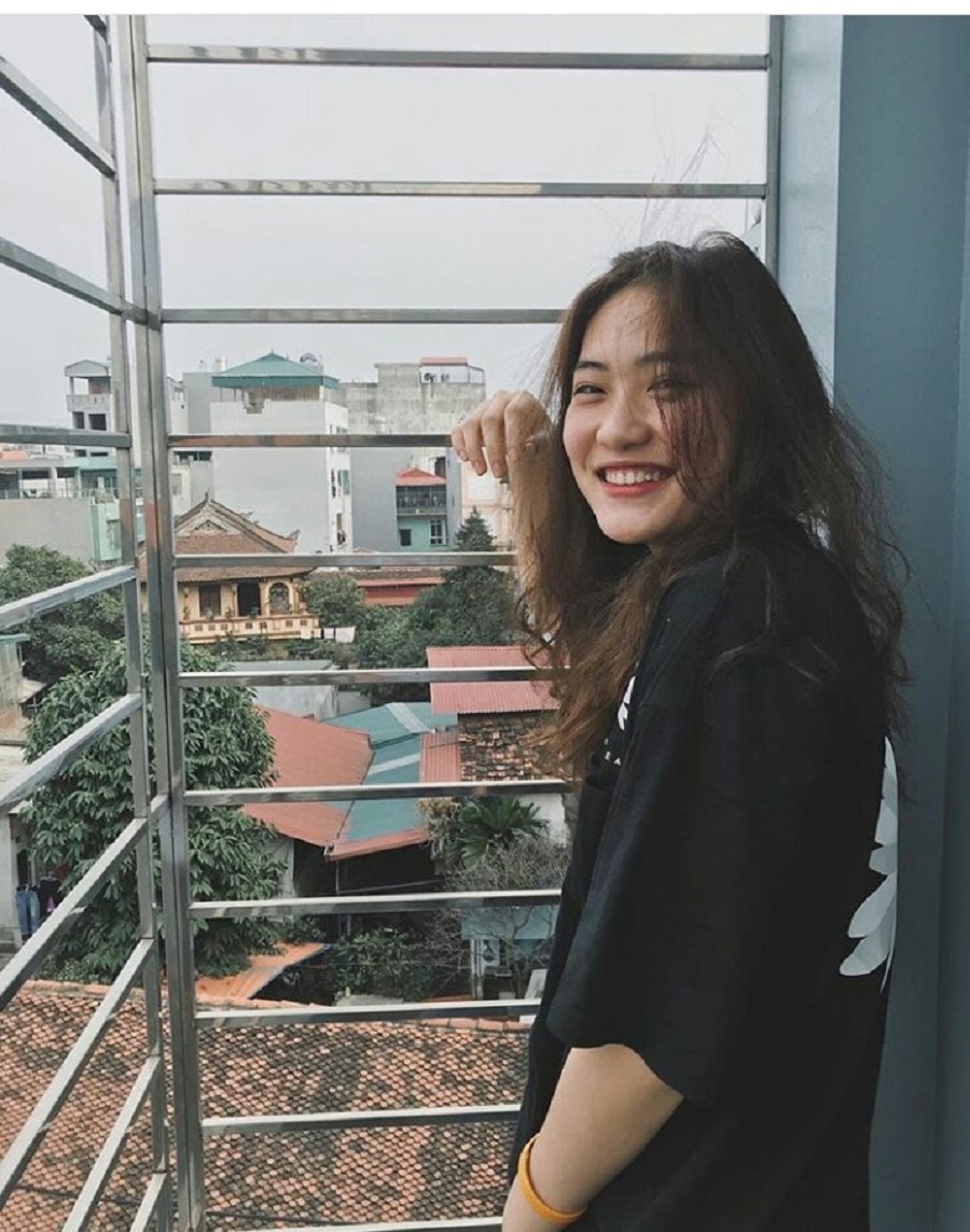 Đóa hồng xinh đẹp Trần Việt Hương tỏa sáng trong màu áo Thông tin Liên Việt Postbank Đóa hồng xinh đẹp Trần Việt Hương tỏa sáng trong màu áo Thông tin Liên Việt Postbank