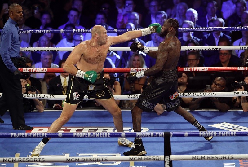 Lộ clip Wilder rệu rã từ hiệp 6, fan boxing tế sống ban huấn luyện
