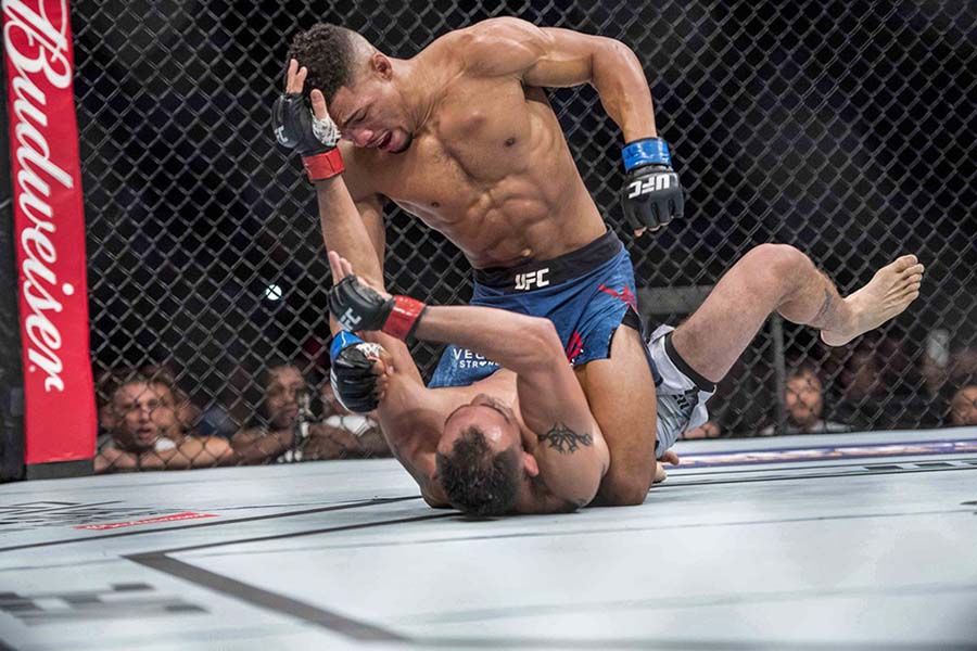 “Tony Fegurson có đủ vũ khí để chơi với Khabib” – HLV Eddie Bravo khẳng định