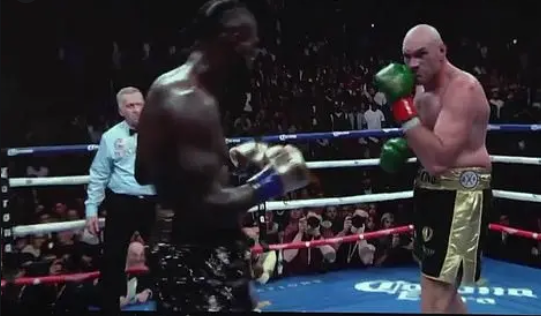 Điểm yếu chết người của Tyson Fury - thói quen vuốt mũi