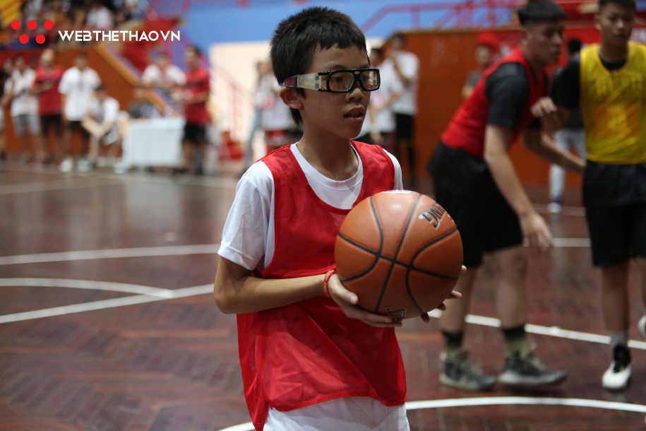 Cậu bé 13 tuổi phá đảo từ TripleD tới Try Out Thang Long Warriors