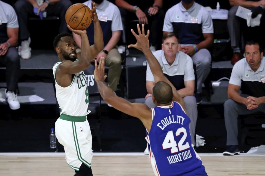 Kemba Walker bừng sáng, Boston Celtics đặt một chân vào vòng 2