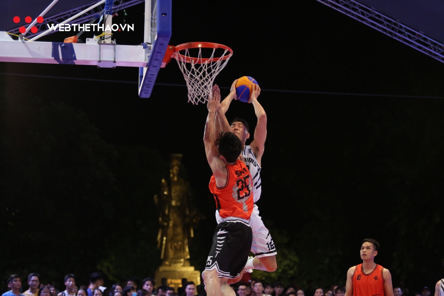 Nạn nhân cú Dunk của Justin Young bức xúc vì bị trêu đùa quá trớn