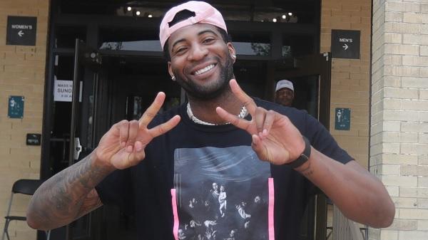Cảm động với số tiền khủng Andre Drummond bo cho người phục vụ