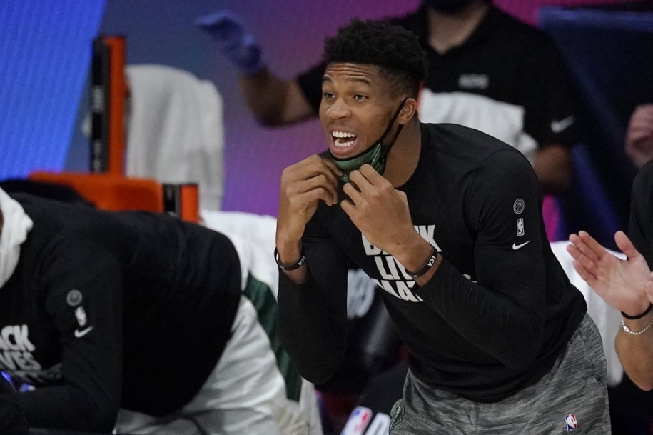 Cảm động với quyết tâm thi đấu mãnh liệt của Giannis Antetokounmpo