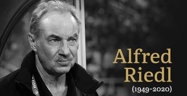 Lặng người hình ảnh HLV Park Hang Seo và VFF tưởng nhớ HLV Alfred Riedl