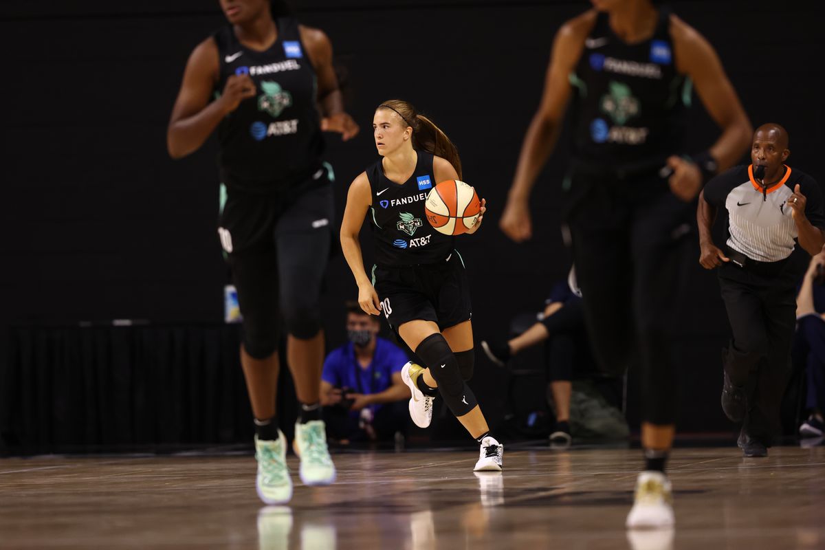 Trò cũ Kobe Bryant ghi 33 điểm ngay ở trận thứ hai tại WNBA
