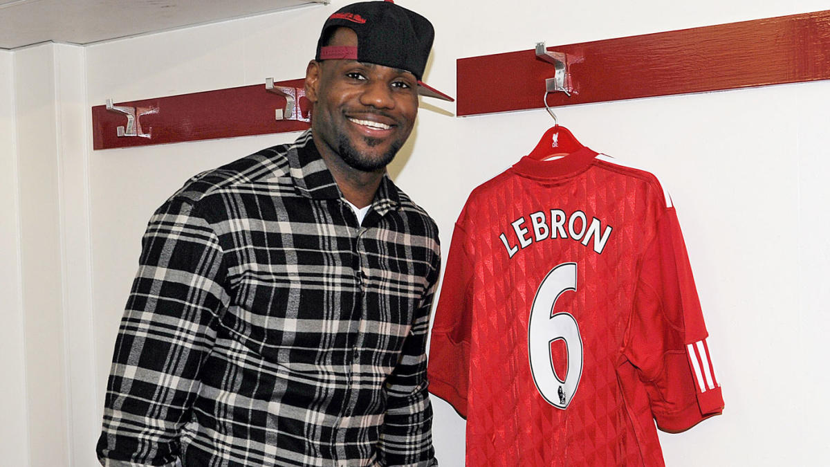 LeBron James ăn mừng chức Vô địch Premier League của Liverpool LeBron James ăn mừng chức Vô địch Premier League của Liverpool