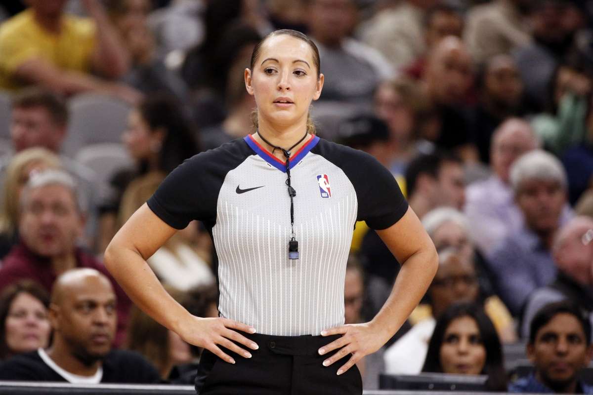 Trọng tài NBA thay đổi cách điều hành trận đấu khi vắng khán giả