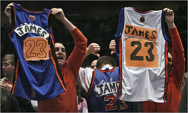LeBron James và những pha tự hủy khiến New York Knicks lận đận 20 năm