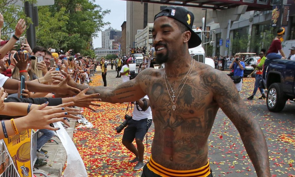 NBA mở lại thị trường chuyển nhượng trước khi tái xuất