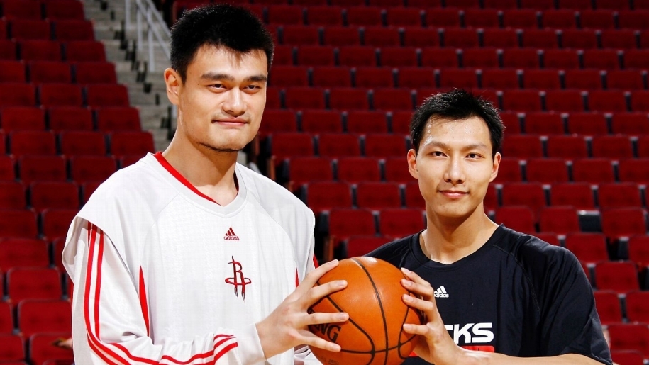 Yi Jianlian: &Aacute;p lực người kế tục Yao Ming v&agrave; chiếc ghế b&iacute; ẩn &aacute;m ảnh sự nghiệp