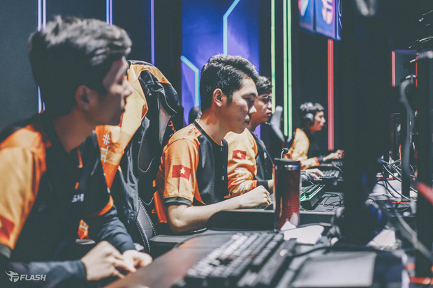 Đội hình thành viên Team Flash LOL tham dự VCS Mùa Hè 2020