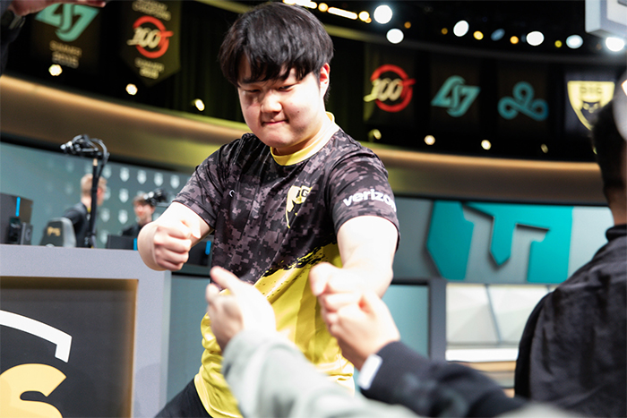 Tin chuyển nhượng LMHT 29/5: Huni đầu quân Evil Geniuses