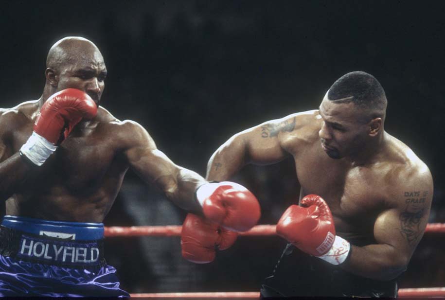 Mike Tyson và Holyfield tái đấu sau màn cắn tai 23 năm trước?