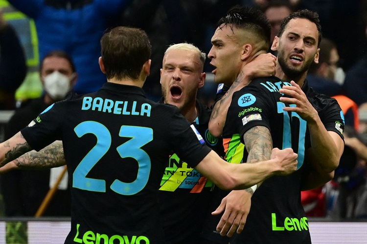 Inter vượt qua AC Milan sau m&agrave;n ngược d&ograve;ng thua 2 b&agrave;n