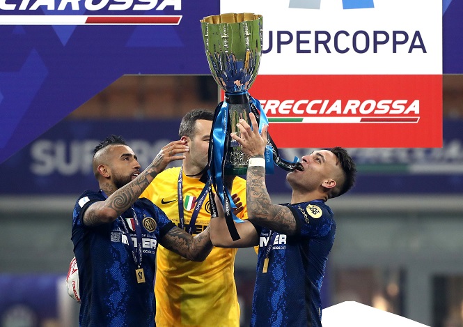 Alexis Sanchez ghi bàn thắng muộn nhất lịch sử Siêu Cúp Ý