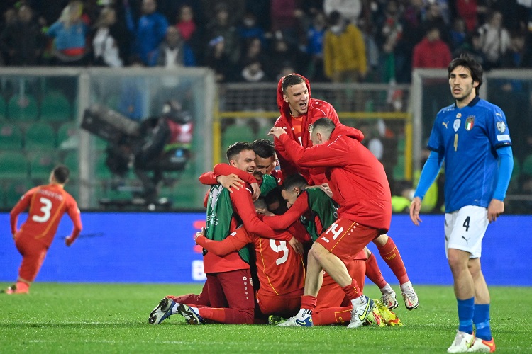 Italia thua sốc và chịu ác mộng World Cup lần thứ hai liên tiếp