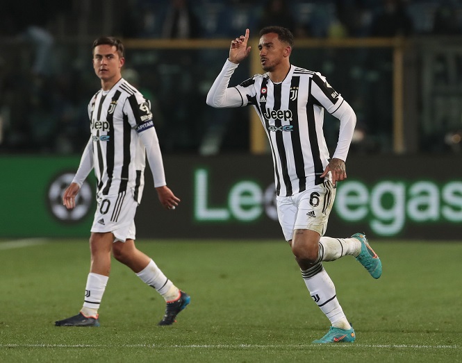 Juventus bị phàn nàn thoát thẻ đỏ và phạt đền trước Atalanta