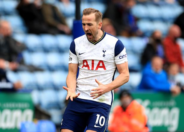 Harry Kane đánh bại Salah trong cuộc đua Chiếc giày vàng