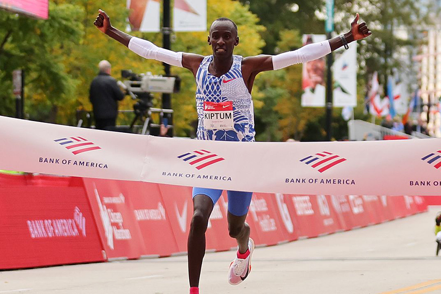 Kỷ lục thế giới chạy marathon “tưởng như bất tử” của Eliud Kipchoge bị phá sâu Kỷ lục thế giới chạy marathon “tưởng như bất tử” của Eliud Kipchoge bị phá sâu